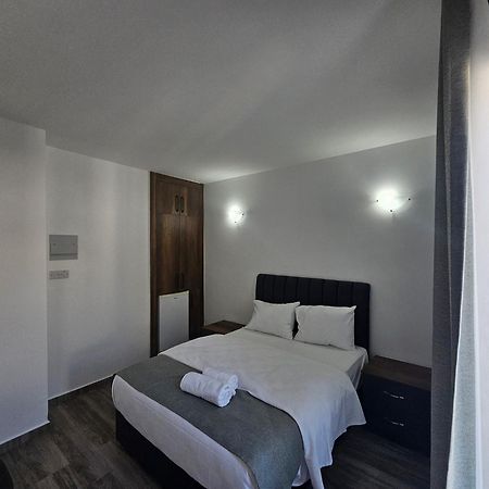 Cyprus Harbour Suites Girne Buitenkant foto