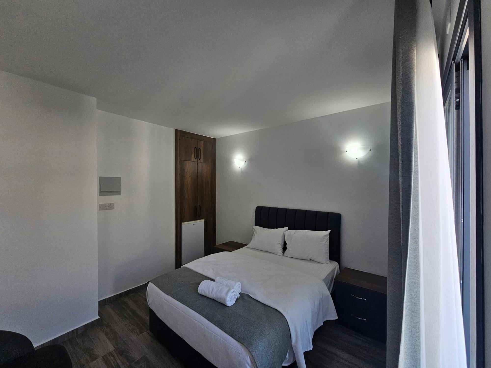 Cyprus Harbour Suites Girne Buitenkant foto