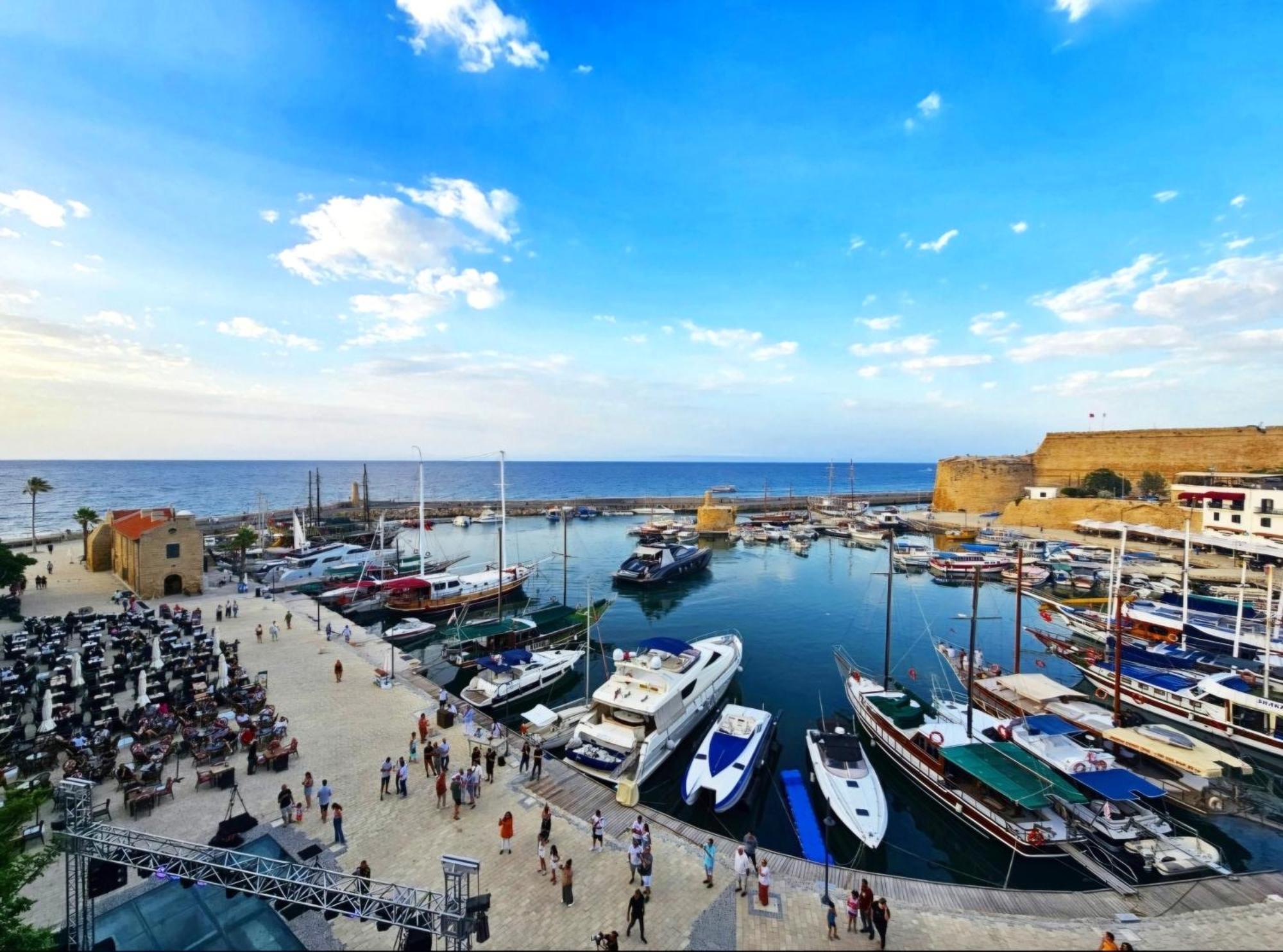Cyprus Harbour Suites Girne Buitenkant foto