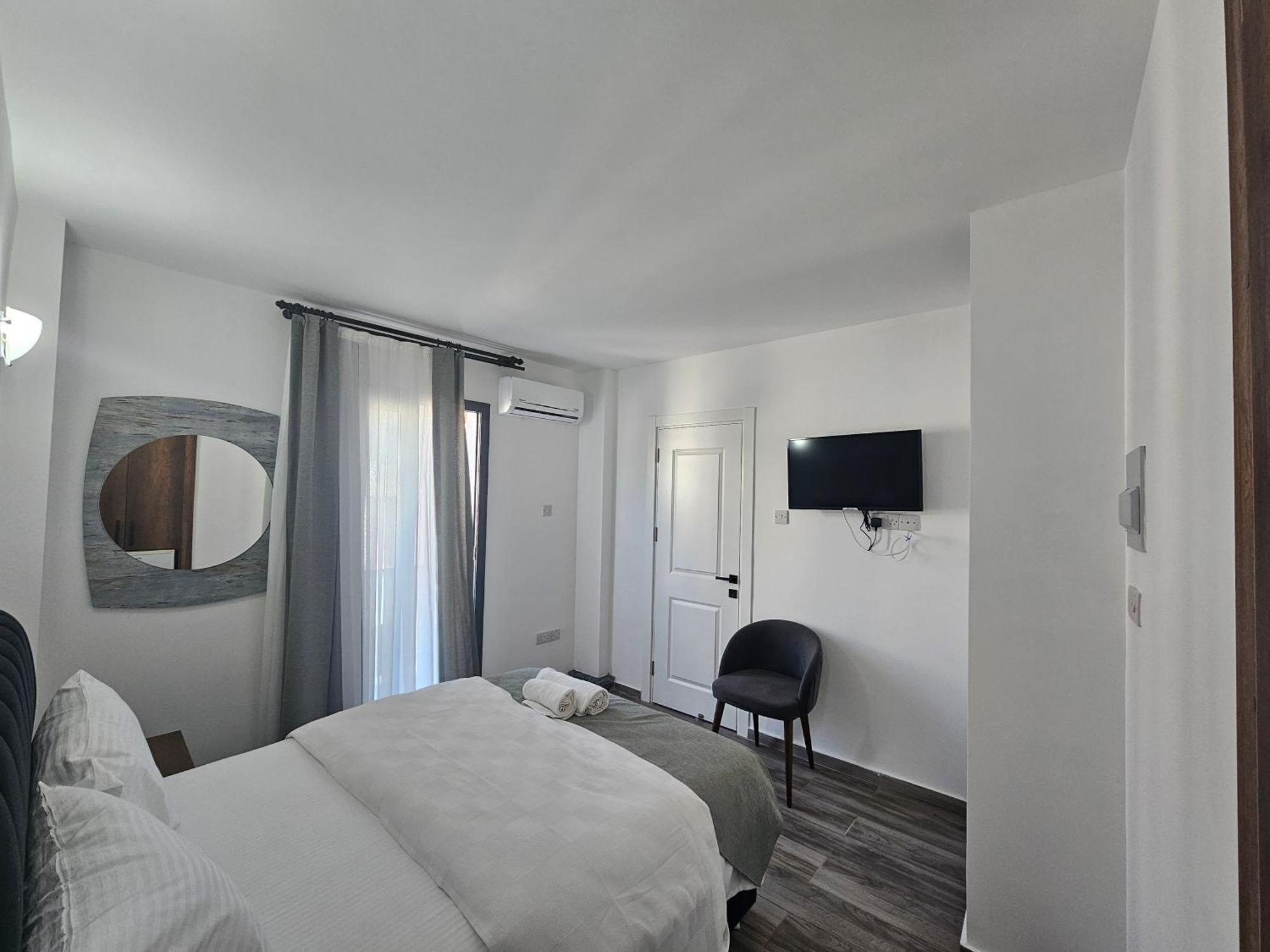 Cyprus Harbour Suites Girne Buitenkant foto